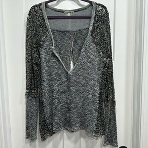 Gimmicks Open Back Sweater Size Medium